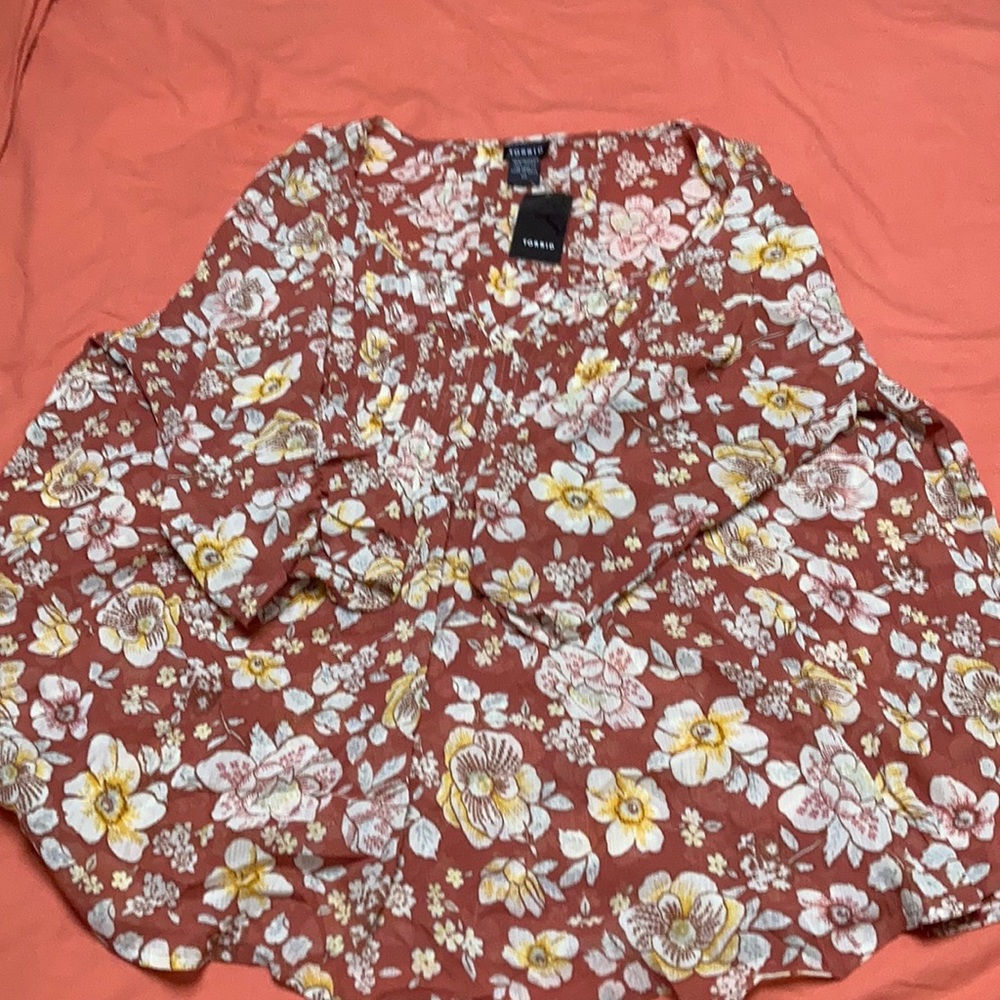 Size 00 floral torrid top
